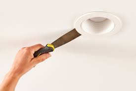 how to remove a stuck recessed light bulb