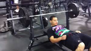 15 year old bench pressing 225lbs 15