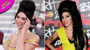 Dua lipa brit awards 2021. Dua Lipa Pays Homage To Amy Winehouse On Brit Awards 2021 Red Carpet With Incredible Beehive Aktuelle Boulevard Nachrichten Und Fotogalerien Zu Stars Sternchen