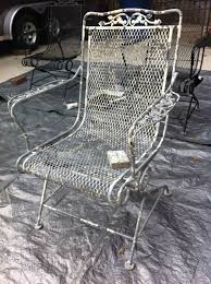 paint a vintage wrought iron chair