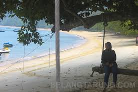 Pulau pangkor adalah sebuah pulau pelancongan yang popular di pantai barat semenanjung mandi laut dan bersantai di tepi pantai melihat pemandangan menarik. Aktiviti Menarik Di Pantai Pasir Bogak Pulau Pangkor Some Bullet For Your Head