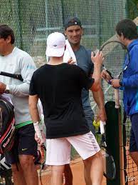 Diego schwartzman (1.70 cm, 5'7) introduces his twin john isner (2.08 cm, 6′10″). Jen On Twitter Rafa Thanking Diego Schwartzman Clearly Practising With Someone 5 7 Is Perfect Preparation For Playing John Isner Http T Co Cw0p5sdzp0