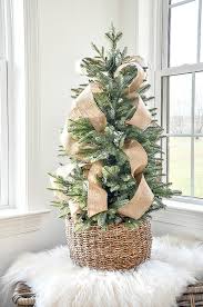 how to decorate a tabletop tree like a