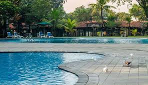 Sementara kolam untuk kolam renang khusus anak, kedalamannya sekitar 80 centimeter dengan suhu air sekitar 30 derajat celcius yang dilengkapi juga dengan wahana permainan salah satunya. 5 Kolam Renang Di Surabaya Yang Wajib Anda Kunjungi