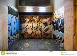 Find the perfect graffiti garage stock photo. 883 Graffiti Garage Fotos Kostenlose Und Royalty Free Stock Fotos Von Dreamstime