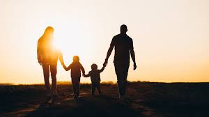 A responsabilidade dos pais na vida espiritual dos filhos - Blog do Helio  Peixoto