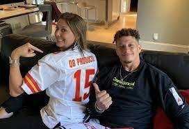 Never Wins": Randi Martin, Mother of Patrick Mahomes, Once Ignited  Controversy By Calling Patriots LB as 'Evil' - yebscore.com