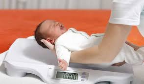 كل يوم معلومة طبية | تعرفوا معنا من هنا على جدول وزن الطفل الطبيعي منذ ولادته وخلال السنة الأولى