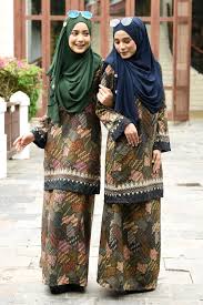 Takpa, pantone siap senaraikan lagi color apa yang sesuai dengan top 11. Baju Kurung Batik Nadaa Blue Muslimahclothing Com