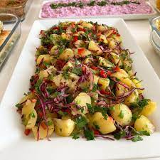 Patates Salatasi Malzemeler 5,6 adet haslanmis patates Yarim demet maydonoz  3,4 dal yesil sogan Yarim limon…” | Re