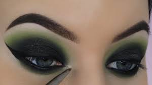 sparkly green smokey eyes makeup for