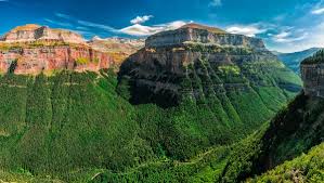 Es el mayor y más antiguo de los parques nacionales de canarias y el tercero más antiguo de españa. 15 Viajes Imprescindibles Para Este Verano Los Parques Nacionales De Espana Lonely Planet