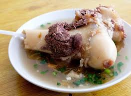 Sop konro adalah hidangan wajib bagi masyarakat di kota makassar. Gurihnya Sup Daging Sipirok Khas Medan