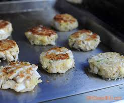 coconut lime crab cakes with chili mayo