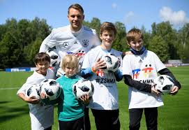 Check out his latest detailed stats including goals, assists, strengths & weaknesses and match ratings. Manuel Neuer Starportrat News Bilder Gala De
