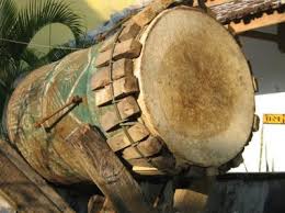 Pada daerah melayu alat musik ini biasa disebut dengan kolintang. Alat Musik Tradisional Indonesia Beserta Gambar Dan Penjelasannya
