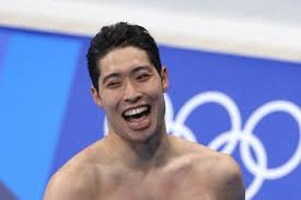 萩野公介(はぎのこうすけ)選手は、栃木県小山市で1994年8月15日に生まれました。 生後6か月で水泳を始めた といい、幼稚園に入った頃 「選手育成コース」 に進んだそうで、その頃から才能があったのだとか!. S8tbe0emmj4ybm