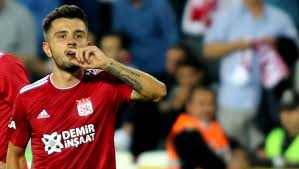 Emre kılınç is a turkish professional footballer who plays as a winger for galatasaray. Emre Kilinc 50 Bin Euro Ile Kacmis