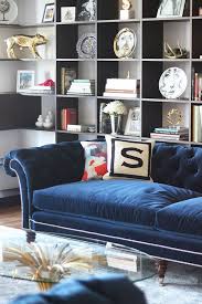 how to decorate a blue velvet sofa 1