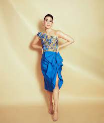 Karisma Kapoor Stuns In Blue One-Shoulder Dress, Look At Diva's Ravishing  Pictures - News18