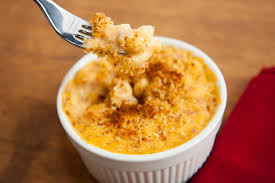 mac and cheese with breadcrumb topping