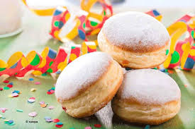 Dolci di carnevale: i bomboloni ripieni di marmellata, nocciola o crema  pasticcera