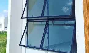 Ao oscilar permitem a ventilação dos espaços sem que a janela esteja aberta, impedindo a intrusão. Tipos De Janelas Conheca Os Principais Vantagens E Desvantagens
