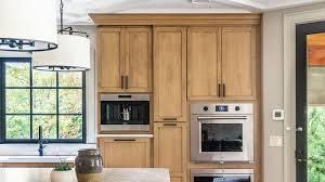 Kitchen paint colors with oak cabinets and white appliances. 10 Kitchen Paint Colors That Work With Oak Cabinets