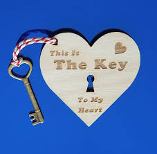 heart lasercut vine key