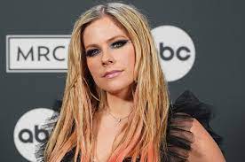 avril lavigne says she always does her