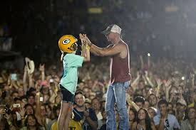 Kenny Chesney Turns Green Bays Lambeau Field Into A Party