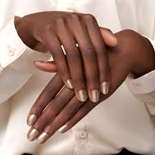 Diseño de uñas acrilicas piel morena. 12 Colores De Unas Que Son Per Fec Tos Para Morenas