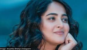 Anushka shetty upcoming telugu historical movies rudhramadevi and she her not romantic here check out photo gallery anushka shetty wallpapers. Anushka Shetty S No Makeup Pic Takes The Internet By Storm Fans Call Her Lady Superstar