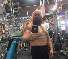 a giant with abs how wwe s big show