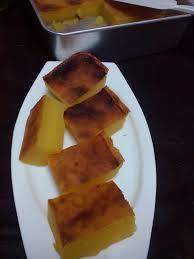 Campurkan sagu yang liat tu dengan ubi tadi dalam mangkuk. Resepi Talam Ubi Kayu Gula Merah Sukatan Cawan