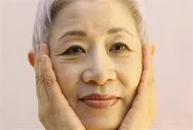 <b>...</b> um ihre bis <b>ins hohe Alter</b> oft makellose und glatte Haut zu beneiden. - japanese_skin