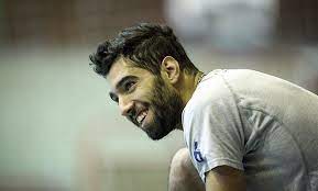 File:Mohammad Mousavi in Iran national volleyball team training.jpg - Wikimedia Commons