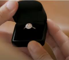コウコウから秋倉諒子への婚約指輪はハリーウィンストンで決まり!?500万以上 | 気になるマガジンDOGYEAR