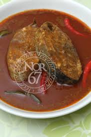 Gulai ikan tongkol boleh dimakan sebagai lauk bersama dengan nasi putih mahupun nasi dagang. Secubit Garam Gulai Ikan Aya Tongkol
