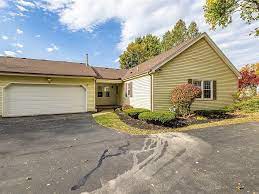 17 braintree cres penfield ny 14526