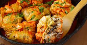 What do you eat with stuffed cabbage rolls?