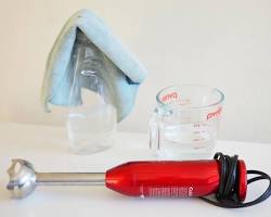 Image of Immersion blender cleaning