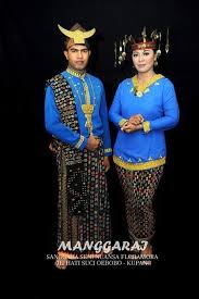 Baju tradisipnal tionghoa atau yang sering disebut dengan cheongsam sangat populer setiap menyambut hari raya imlek. 7 Baju Adat Ntt Nusa Tenggara Timur Sering Jalan