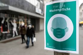 Menschen tragen maske am kölner hauptbahnhof (symbolbild): Neue Corona Regeln Nrw Erganzung Zu Maskenpflicht Und Weiteren Stellen