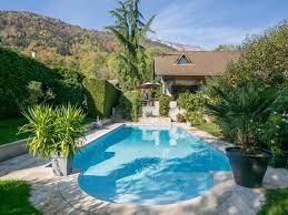 location villa piscine doussard