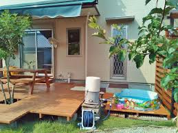 以前私が作った我が家の手作りウッドデッキ 上の写真 は 夏になると子どもたちがプールや水道ホースの水遊びなどに使うため すぐにベタベタにされてしまいます そのため 大人がウッドデッキを使いたいと思った時は水や泥汚れを掃除をしてからでないと使 ページ