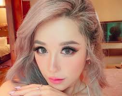 xiaxue shares glimpses of her trip to
