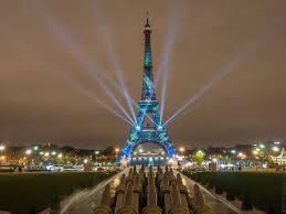 eiffel tower at night illuminations