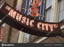 ナッシュビルはテネシー州の州都であり 音楽都市として知られており そのカントリーミュージックで有名です -  ストックエディトリアル用写真©AevanStock＃367752142