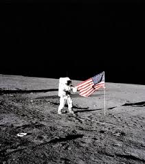 Ils sont restés sur la lune pendant 21,6 heures au total et leurs activités extravéhiculaires (eva). Qui Sont Les 12 Premiers Hommes A Avoir Marche Sur La Lune